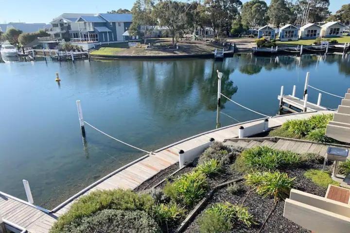 The View - Captains Cove Waterfront Resort Paynesville Eksteriør billede