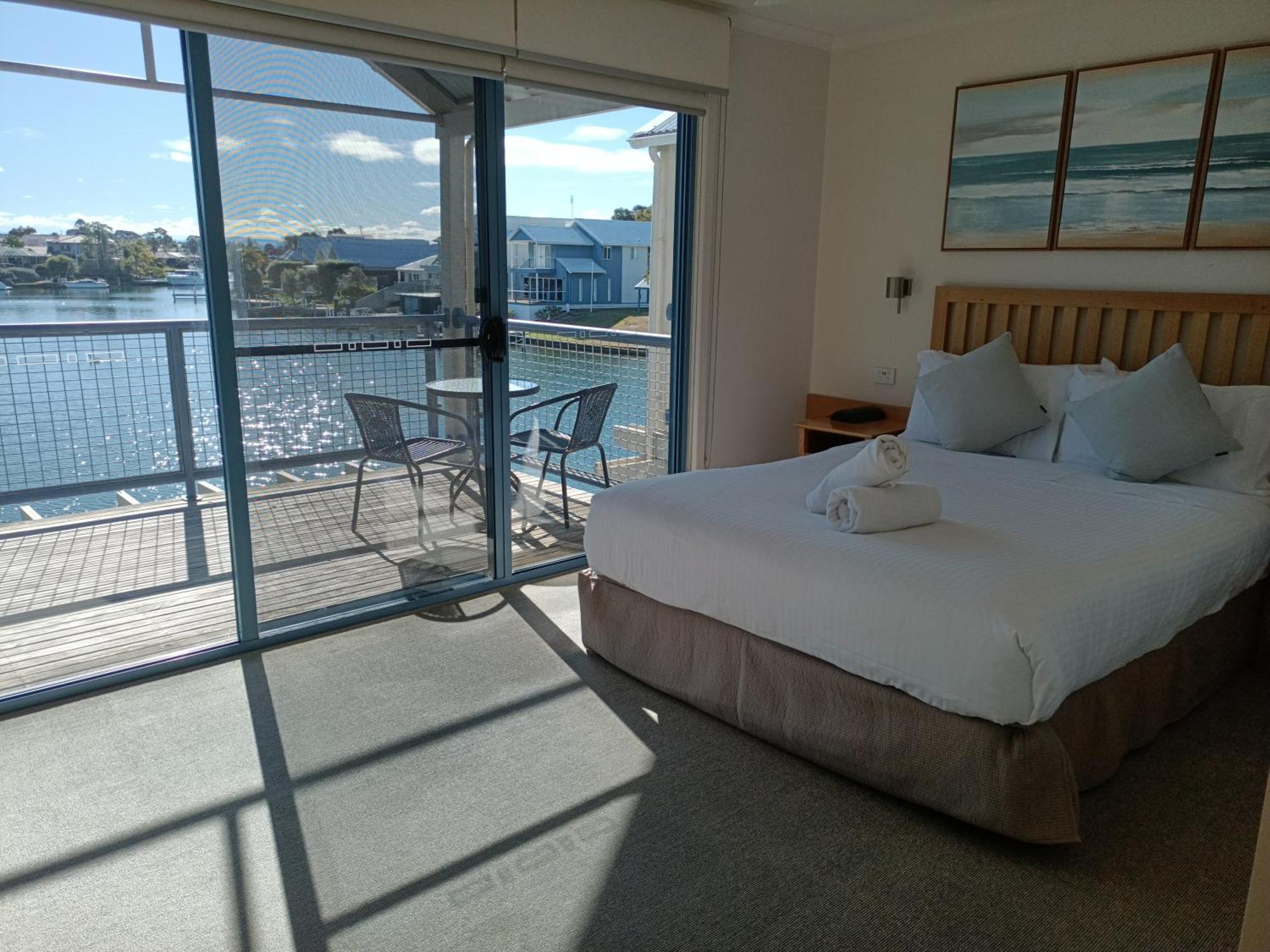 The View - Captains Cove Waterfront Resort Paynesville Eksteriør billede