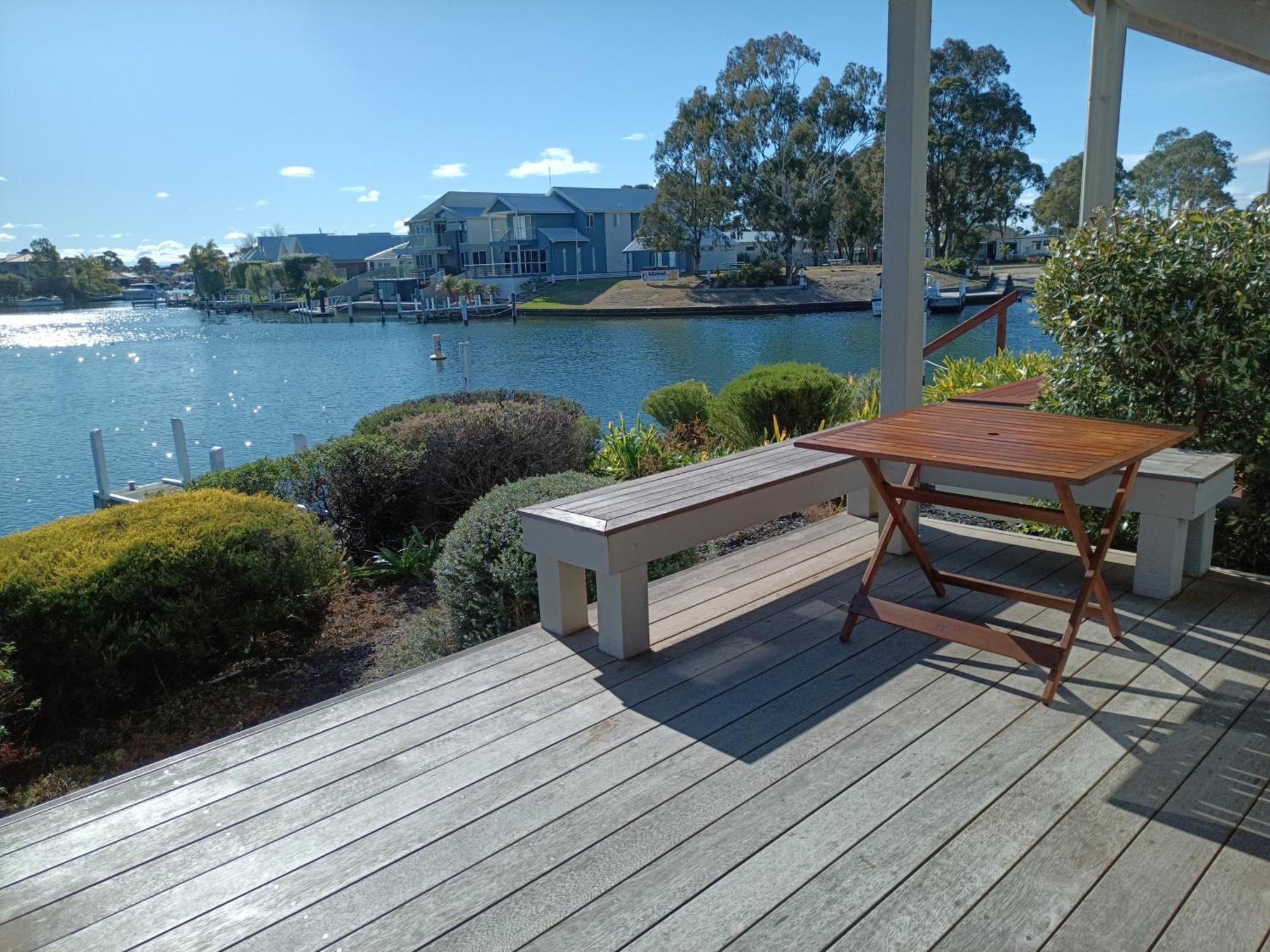 The View - Captains Cove Waterfront Resort Paynesville Eksteriør billede