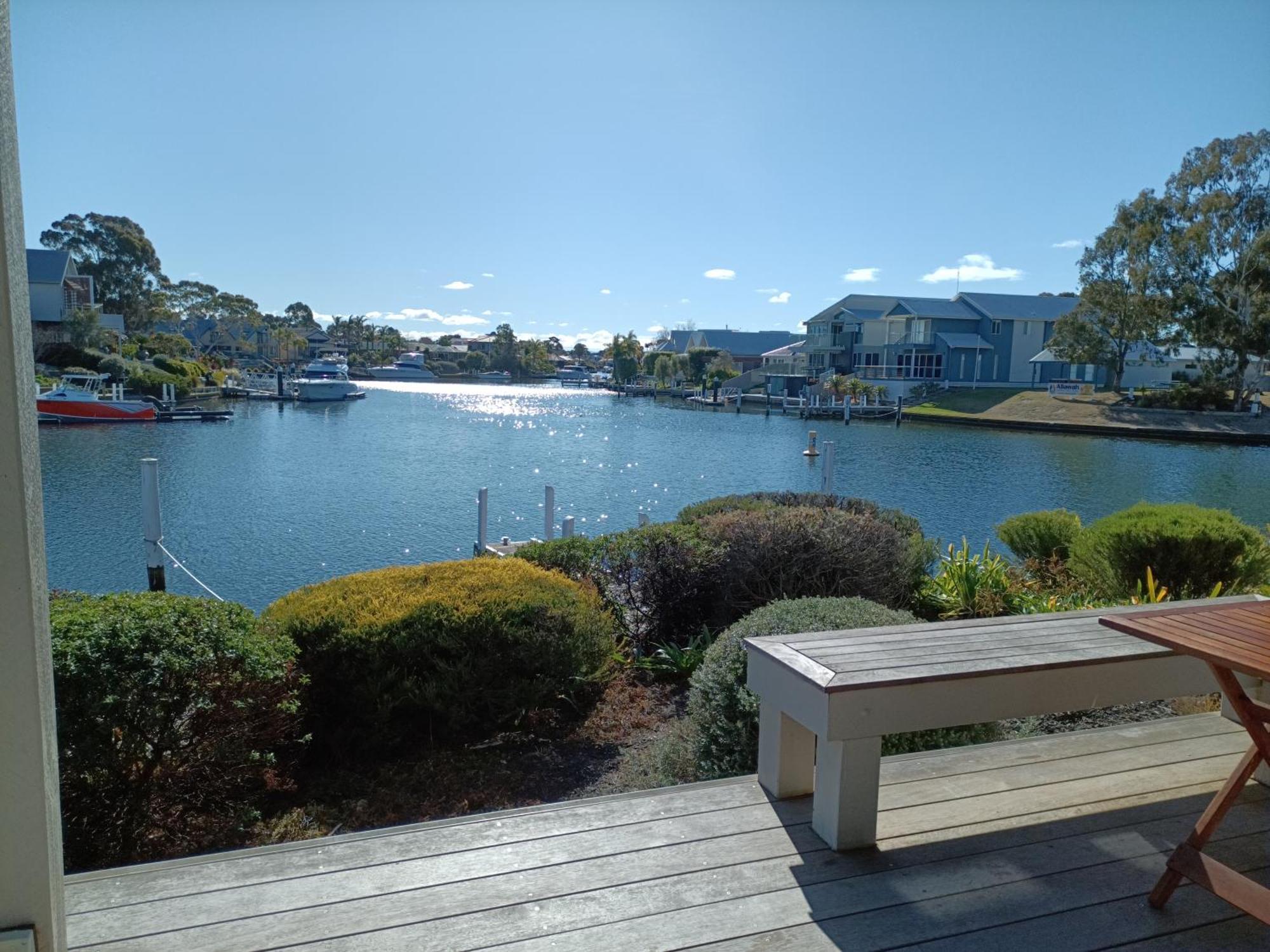 The View - Captains Cove Waterfront Resort Paynesville Eksteriør billede
